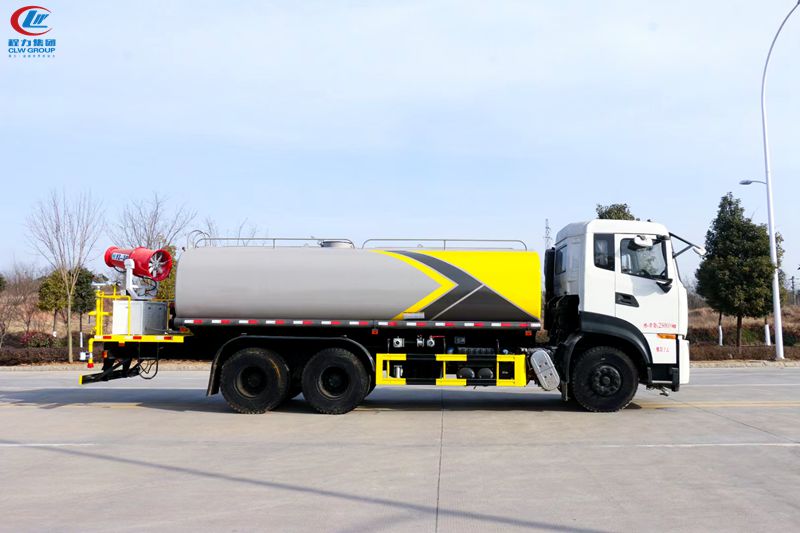高端東風(fēng)天龍18方灑水車(chē)
