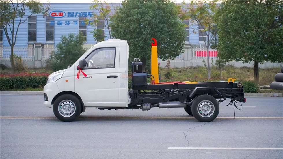 (3方)福田祥菱藍(lán)牌鉤臂垃圾車